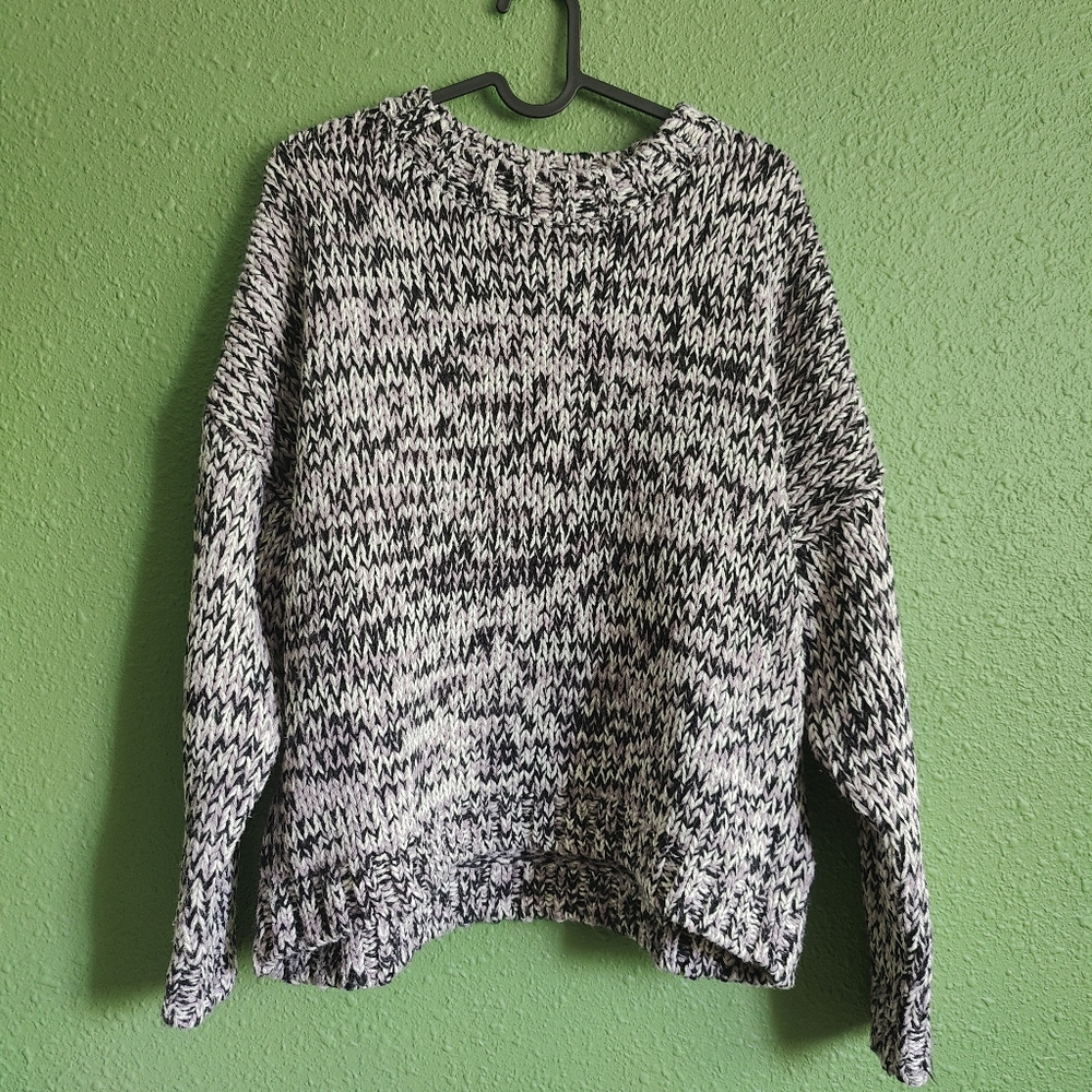 GUC H&M DIVIDED BLACK WHITE PURPLE CHUNKY KNIT DROP SHOULDER SWEATER IN SIZE M